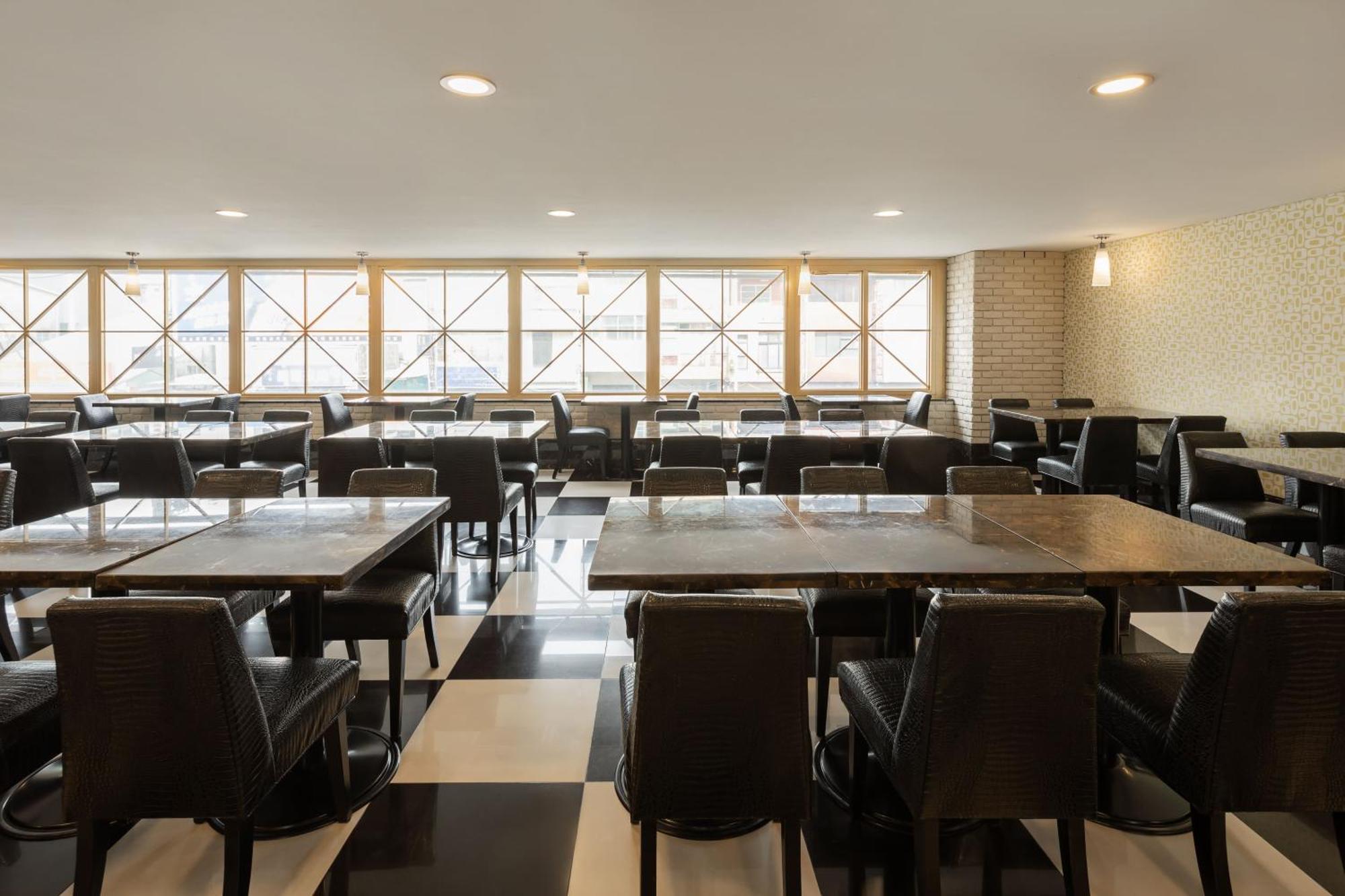 Kindness Hotel - Houyi Jiuru Kaohsiung Bagian luar foto