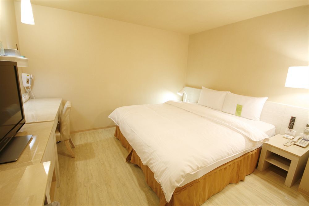 Kindness Hotel - Houyi Jiuru Kaohsiung Bagian luar foto